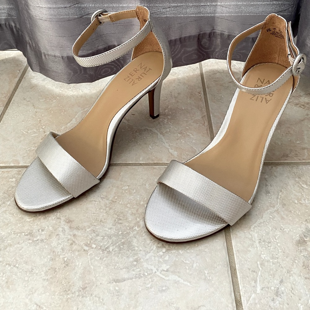COPY - Naturalizer silver strap ankle sandal size 9w